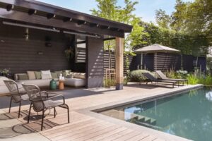 terrasoverkapping met zwarte kap